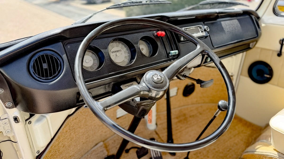 1971 Volkswagen Bay-Window Bus - Image 20 of 30