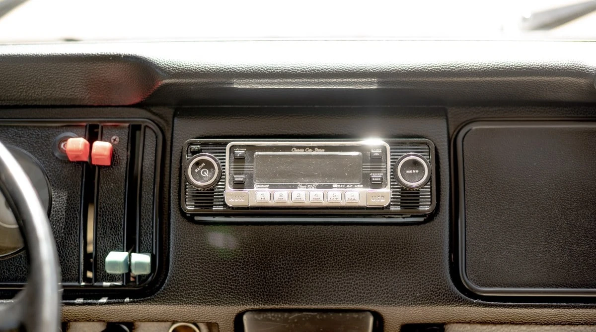 1971 Volkswagen Bay-Window Bus - Image 27 of 30
