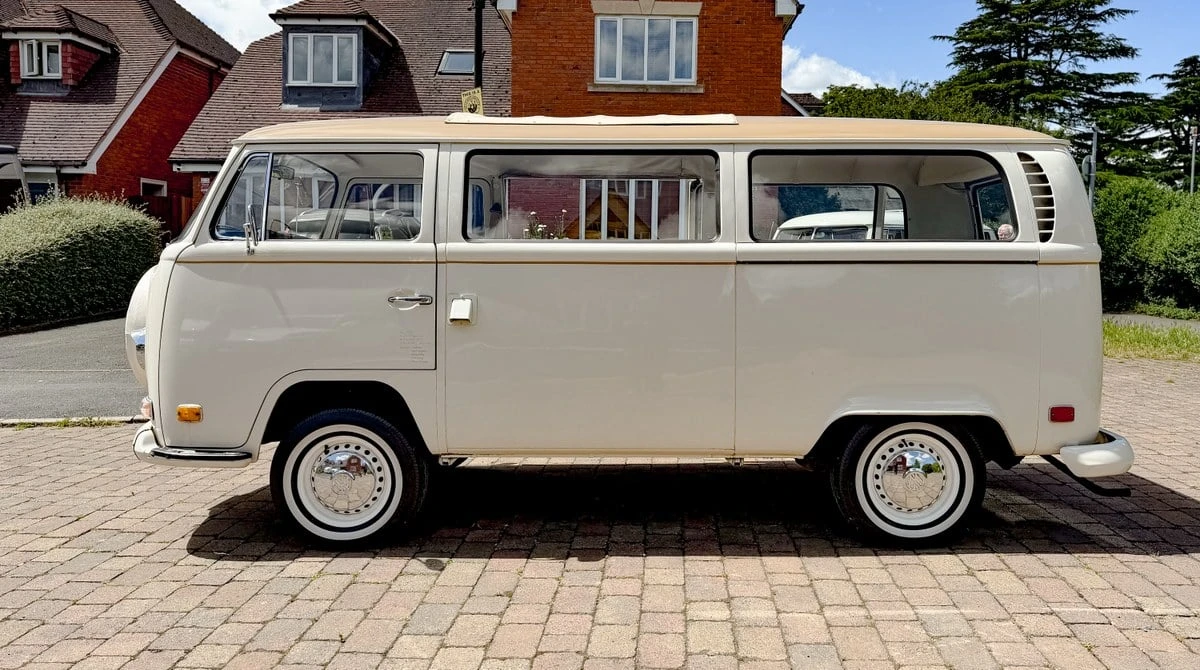 1971 Volkswagen Bay-Window Bus - Image 10 of 30