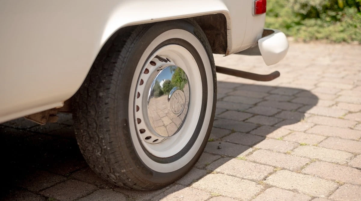 1971 Volkswagen Bay-Window Bus - Image 19 of 30
