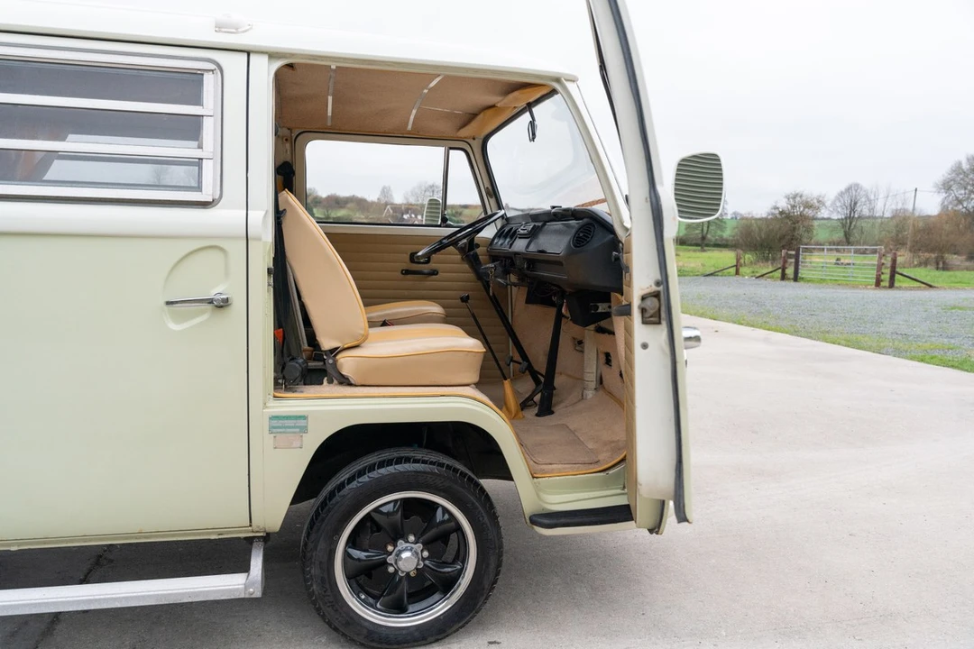 1971 Volkswagen Bay-Window Camper - Image 20 of 30