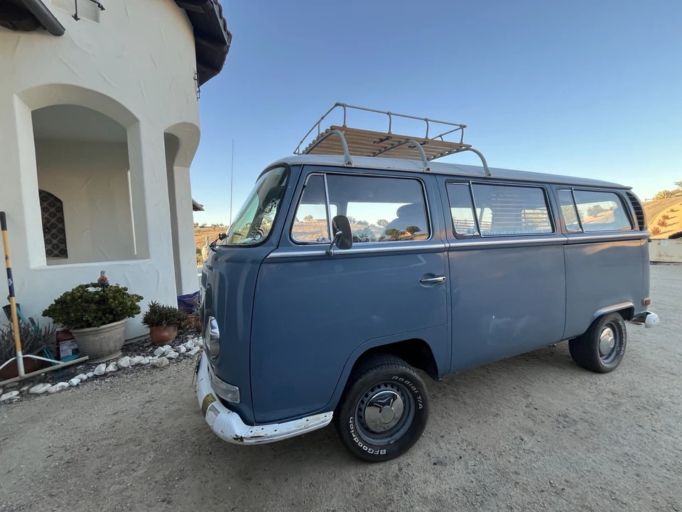 1971 Volkswagen Bay-Window Bus - Image 2 of 9