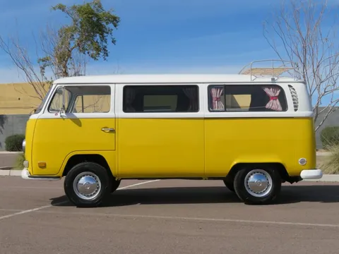 1971 Volkswagen Bay-Window Bus - Image 2 of 10