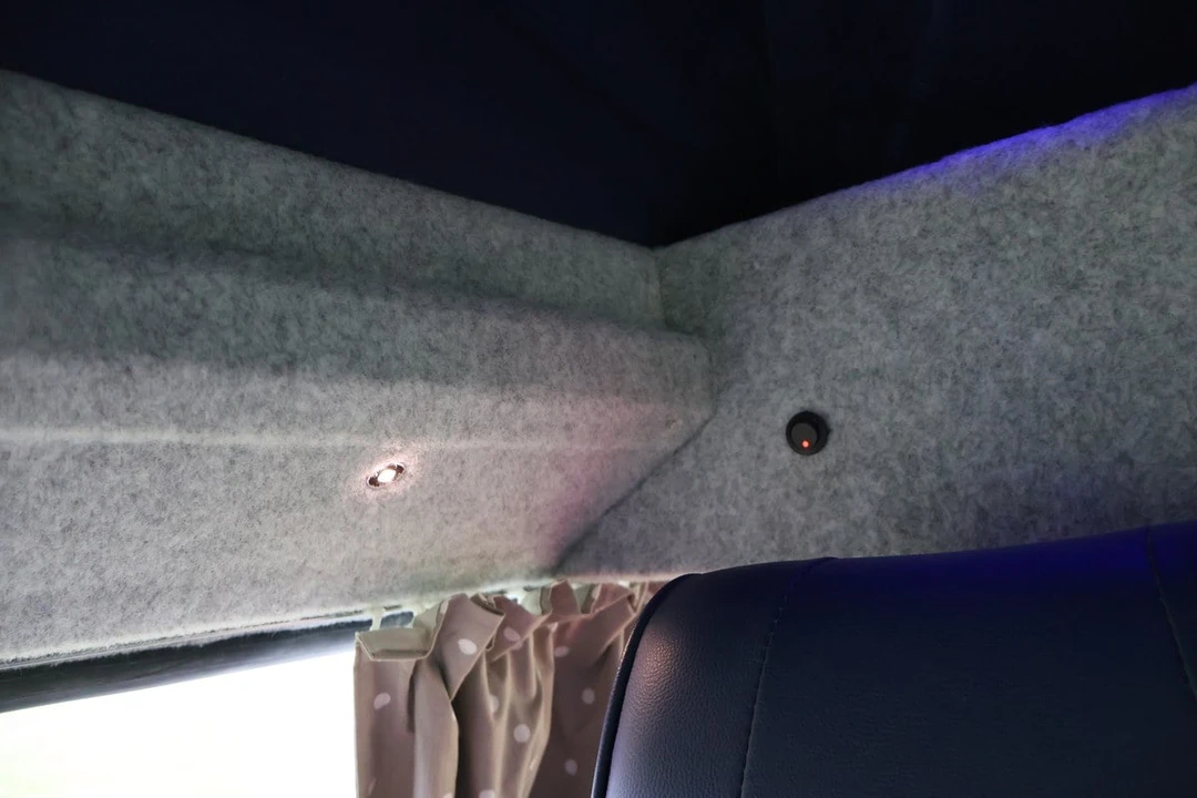 1971 Volkswagen Type 2 - Image 27 of 30