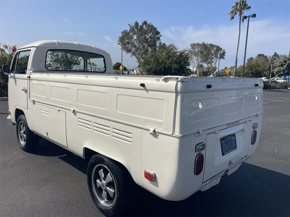 1971 Volkswagen Bay-Window Bus - Image 9 of 19