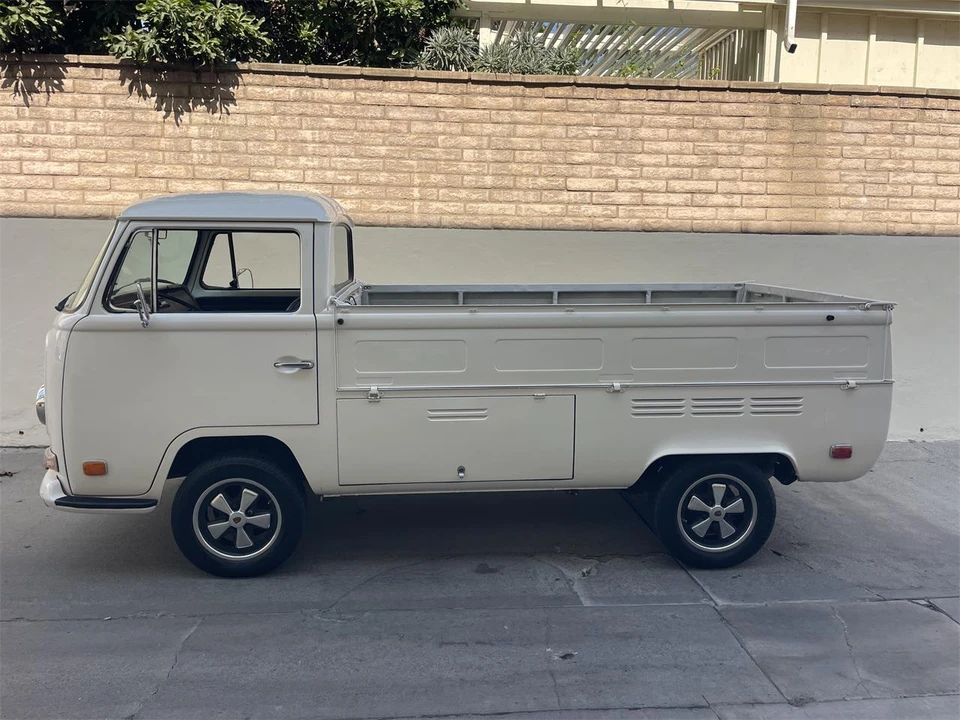 1971 Volkswagen Bay-Window Bus - Image 10 of 19