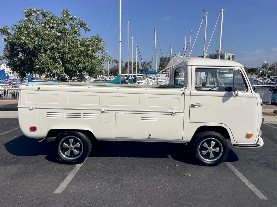 1971 Volkswagen Bay-Window Bus - Image 6 of 19
