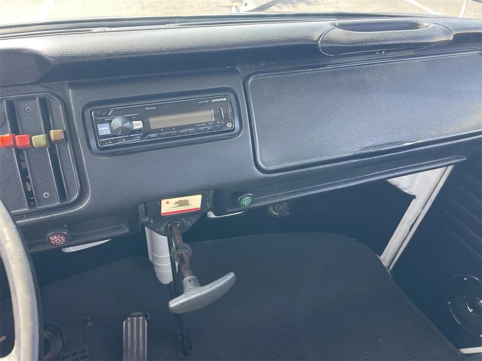 1971 Volkswagen Bay-Window Bus - Image 12 of 19
