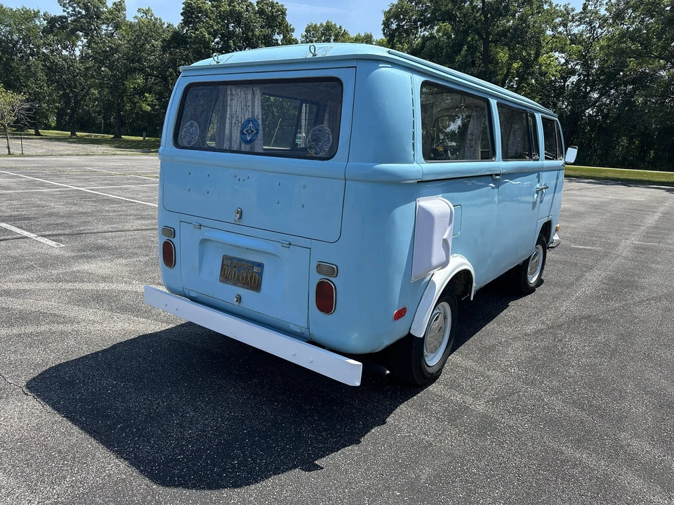 1971 Volkswagen Bay-Window Bus - Image 9 of 31