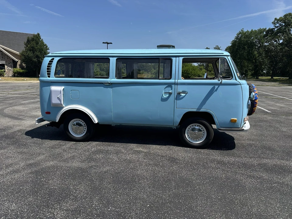 1971 Volkswagen Bay-Window Bus - Image 11 of 31