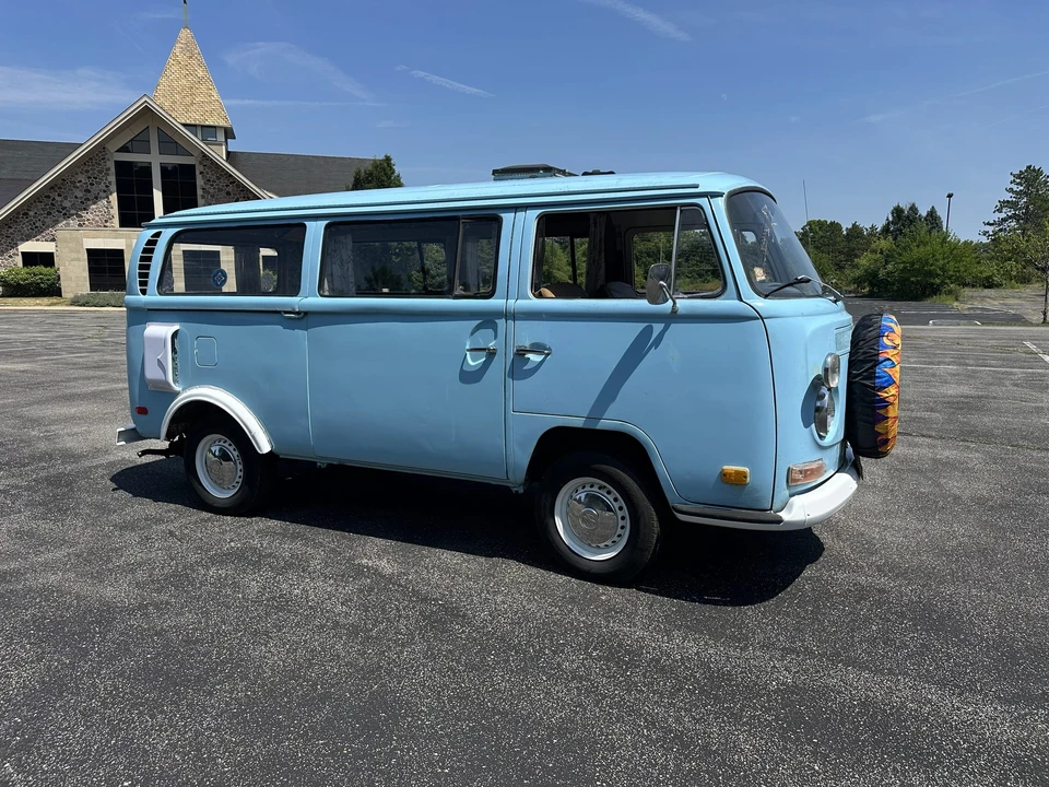 1971 Volkswagen Bay-Window Bus - Image 12 of 31
