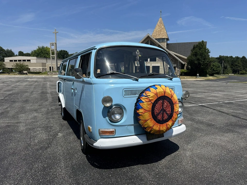 1971 Volkswagen Bay-Window Bus - Image 14 of 31