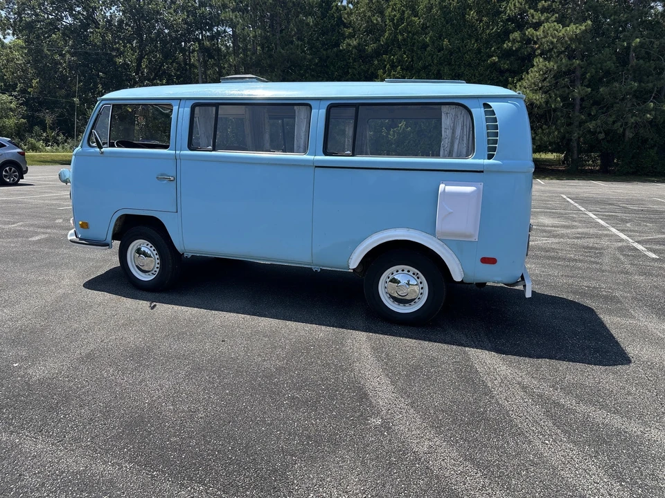 1971 Volkswagen Bay-Window Bus - Image 6 of 31