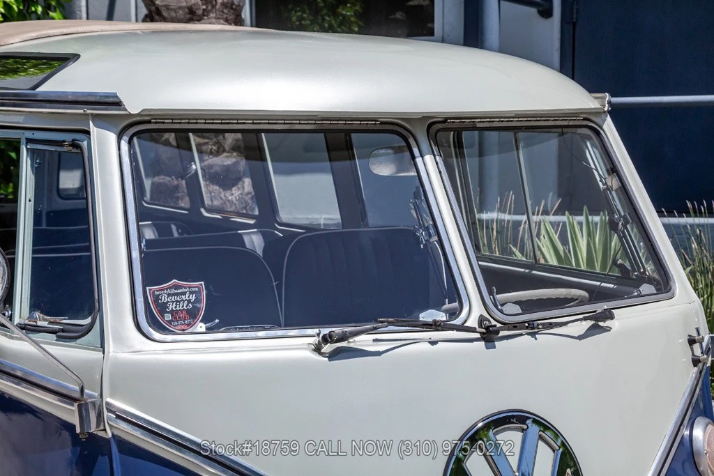 1971 Volkswagen Split-Window Bus - Image 9 of 12