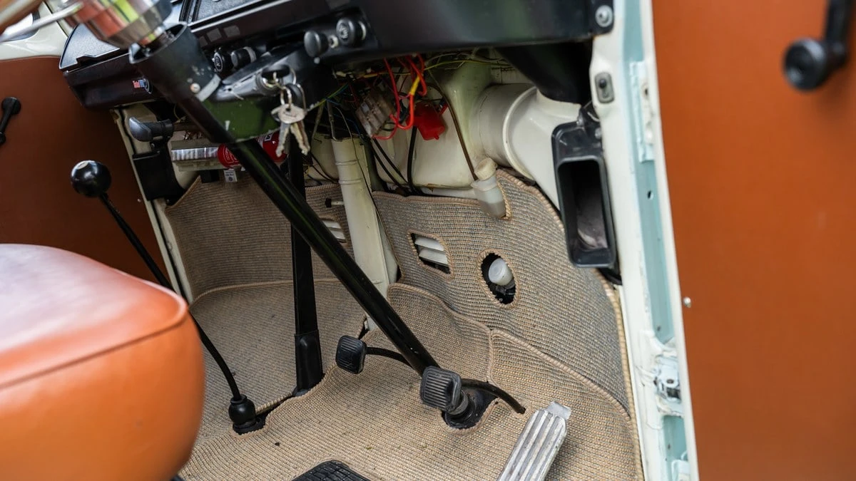 1971 Volkswagen Bay-Window Camper - Image 30 of 30