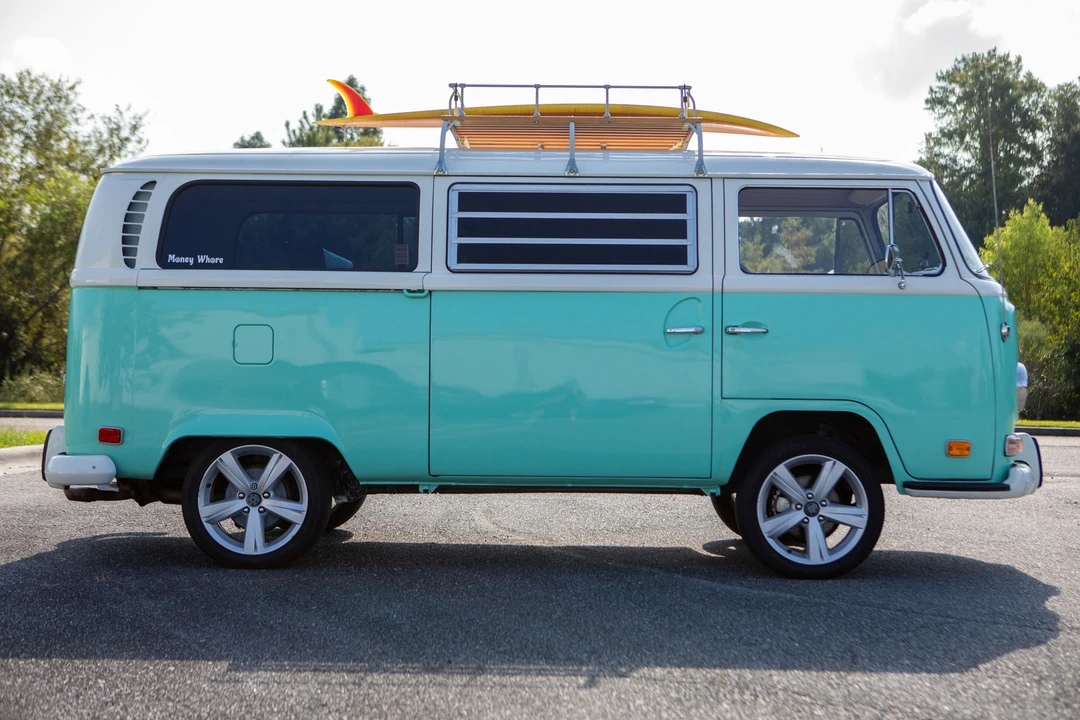 1971 Volkswagen Bay-Window Bus - Image 14 of 31