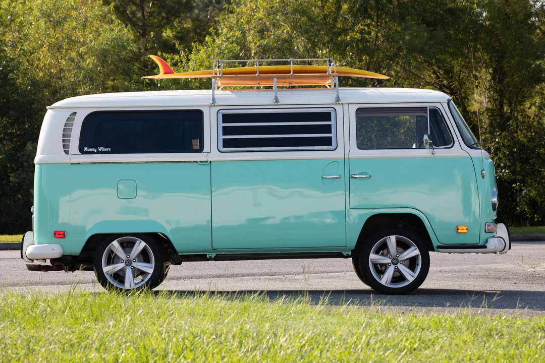 1971 Volkswagen Bay-Window Bus - Image 8 of 31