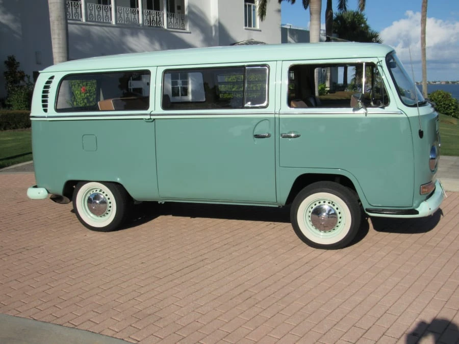 1971 Volkswagen Bay-Window Bus - Image 6 of 12