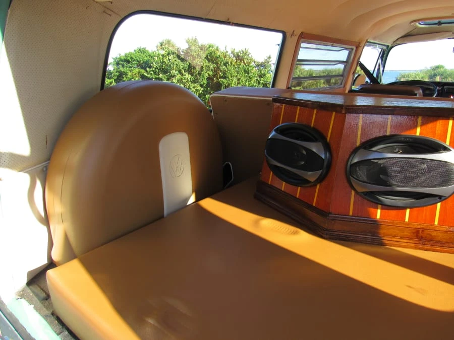 1971 Volkswagen Bay-Window Bus - Image 4 of 12
