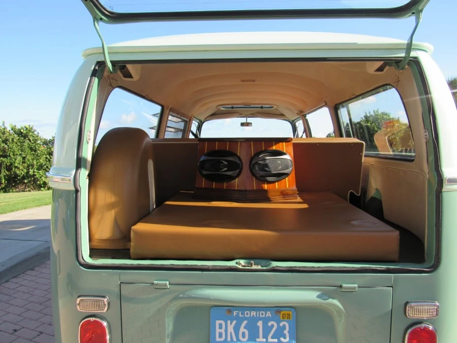 1971 Volkswagen Bay-Window Bus - Image 3 of 12