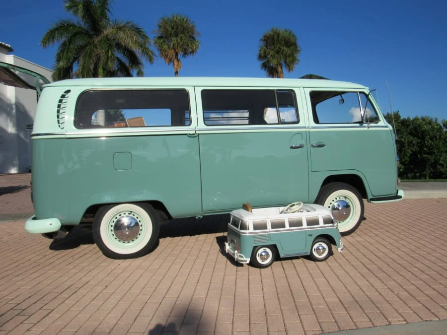 1971 Volkswagen Bay-Window Bus - Image 11 of 12