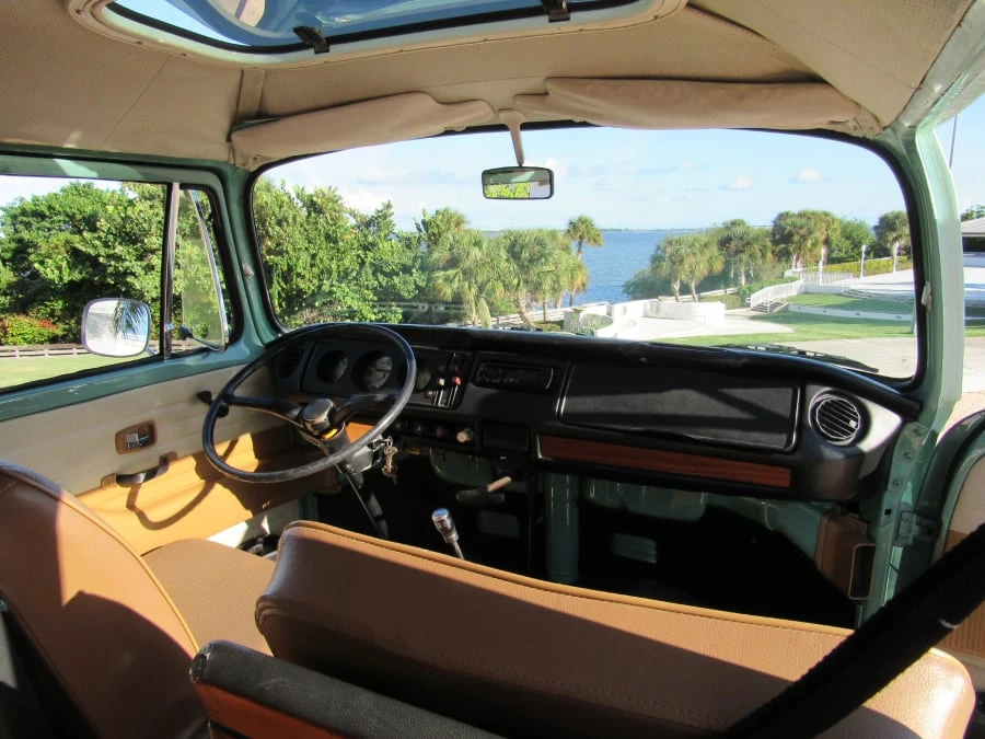 1971 Volkswagen Bay-Window Bus - Image 2 of 12