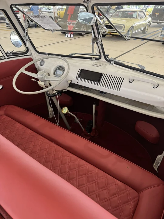 1971 Volkswagen Bay-Window Bus - Image 10 of 12