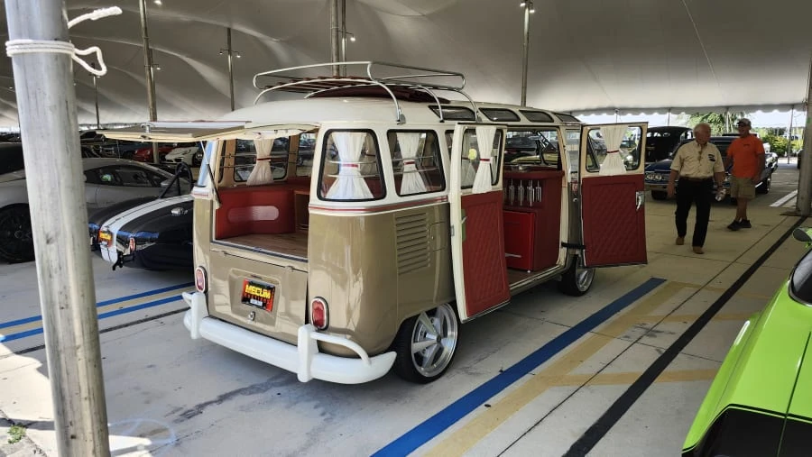 1971 Volkswagen Bay-Window Bus - Image 3 of 12