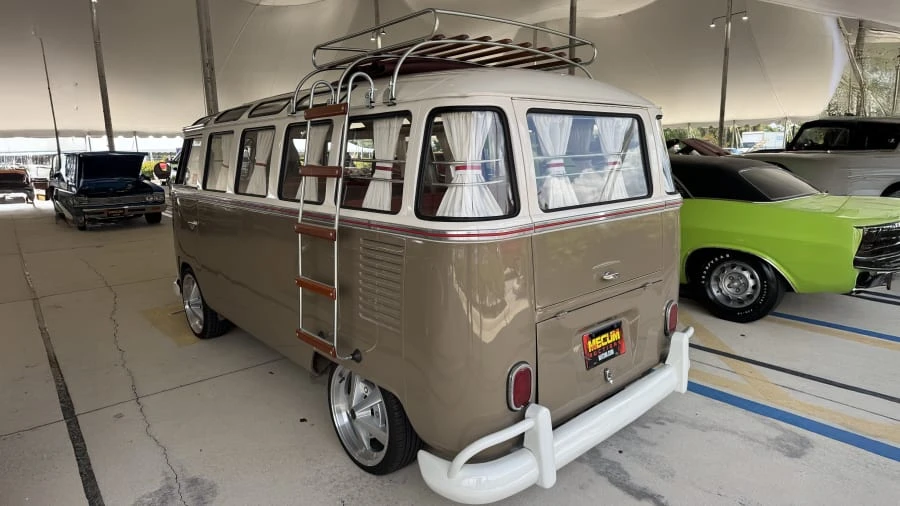 1971 Volkswagen Bay-Window Bus - Image 7 of 12
