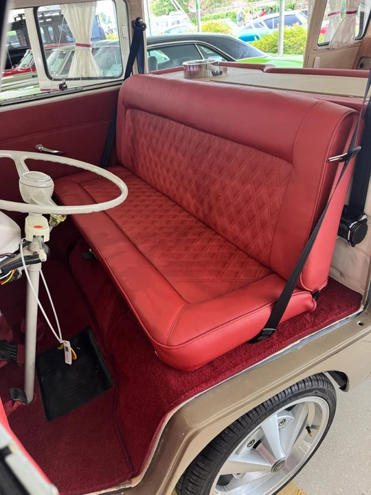 1971 Volkswagen Bay-Window Bus - Image 8 of 12