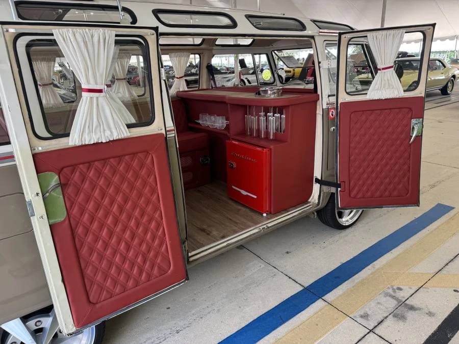 1971 Volkswagen Bay-Window Bus - Image 11 of 12