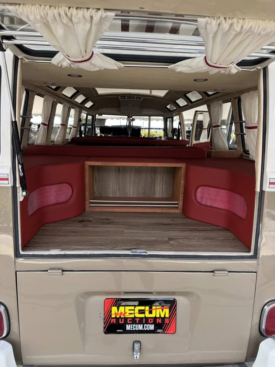 1971 Volkswagen Bay-Window Bus - Image 9 of 12