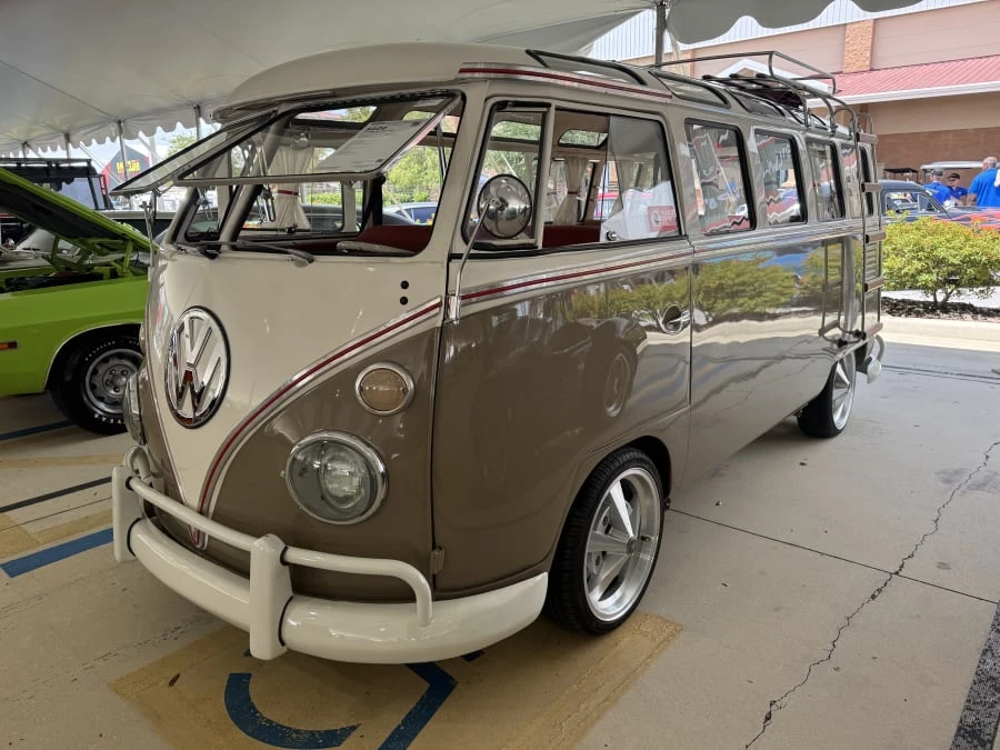 1971 Volkswagen Bay-Window Bus - Image 4 of 12