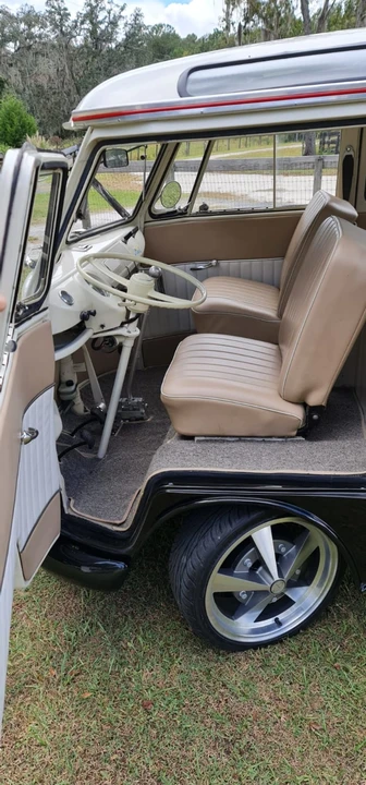 1971 Volkswagen Bay-Window Bus - Image 10 of 12