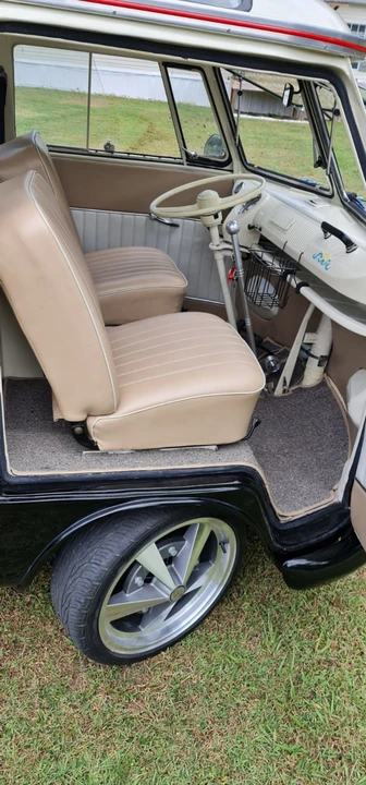 1971 Volkswagen Bay-Window Bus - Image 6 of 12
