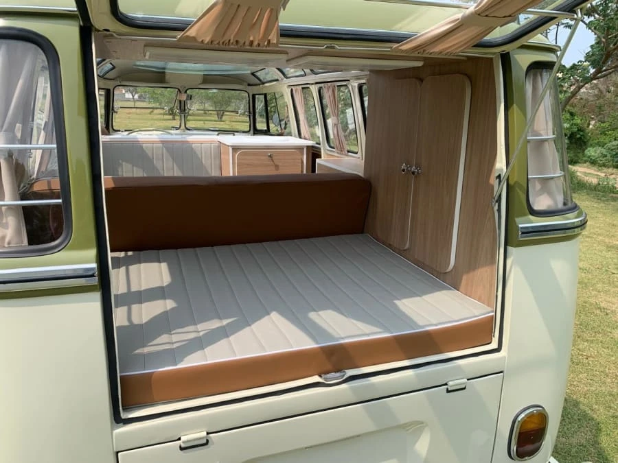 1971 Volkswagen Bay-Window Bus - Image 10 of 27