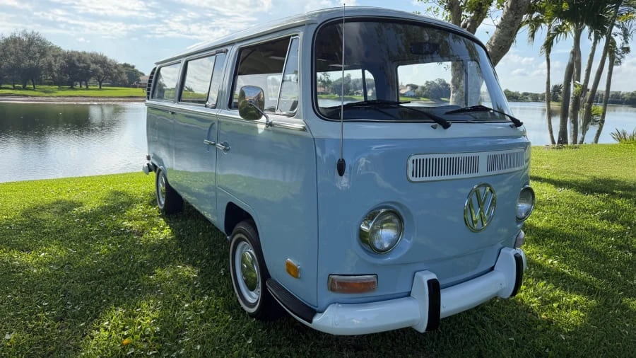1971 Volkswagen Bay-Window Bus - Image 2 of 12