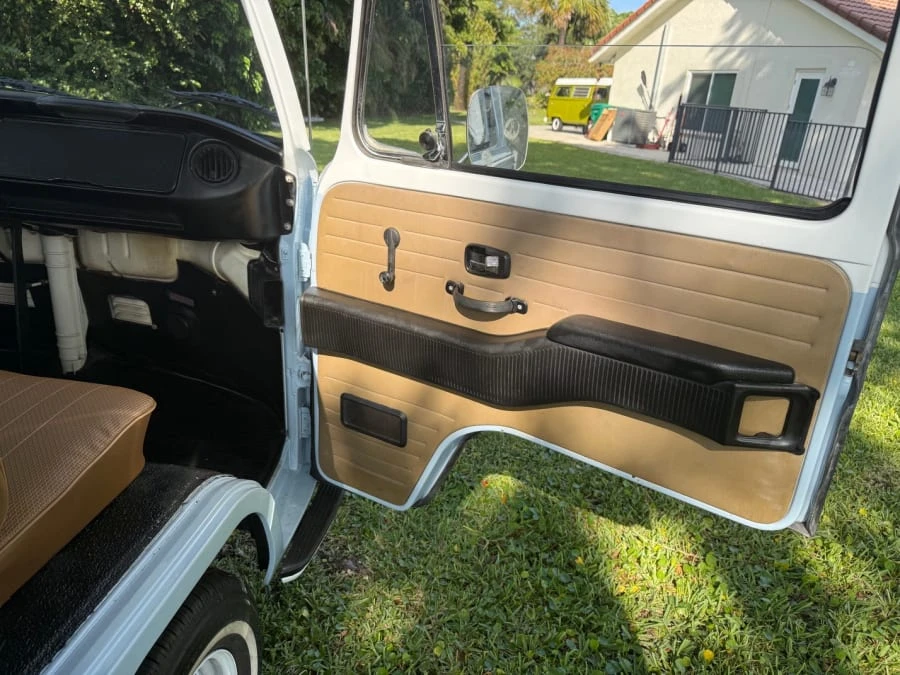 1971 Volkswagen Bay-Window Bus - Image 7 of 12
