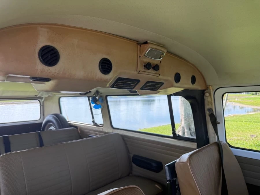 1971 Volkswagen Bay-Window Bus - Image 11 of 12