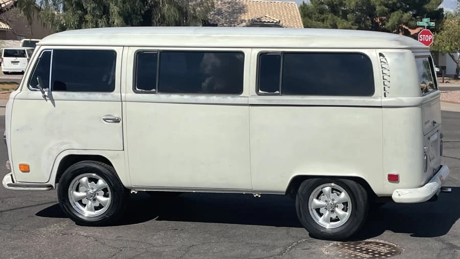 1971 Volkswagen Bay-Window Bus - Image 2 of 9