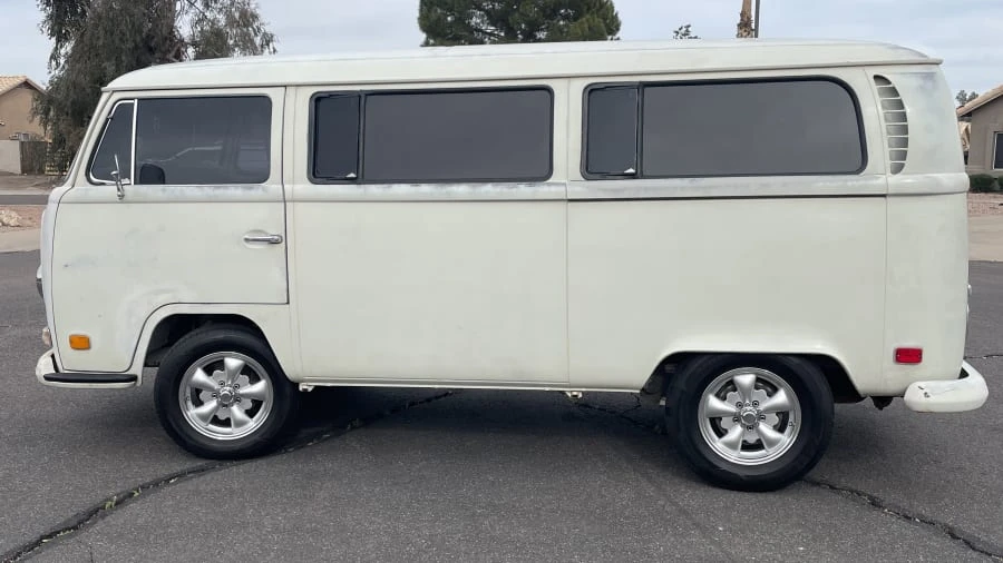 1971 Volkswagen Bay-Window Bus - Image 8 of 9