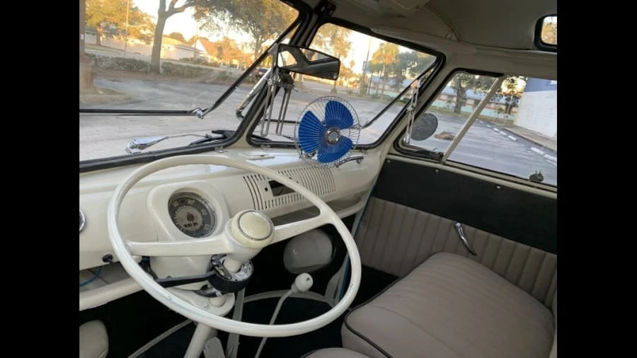 1971 Volkswagen Bay-Window Bus - Image 5 of 19