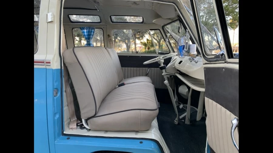 1971 Volkswagen Bay-Window Bus - Image 6 of 19