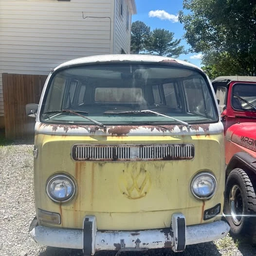 1971 Volkswagen Bay-Window Bus - Image 1 of 1