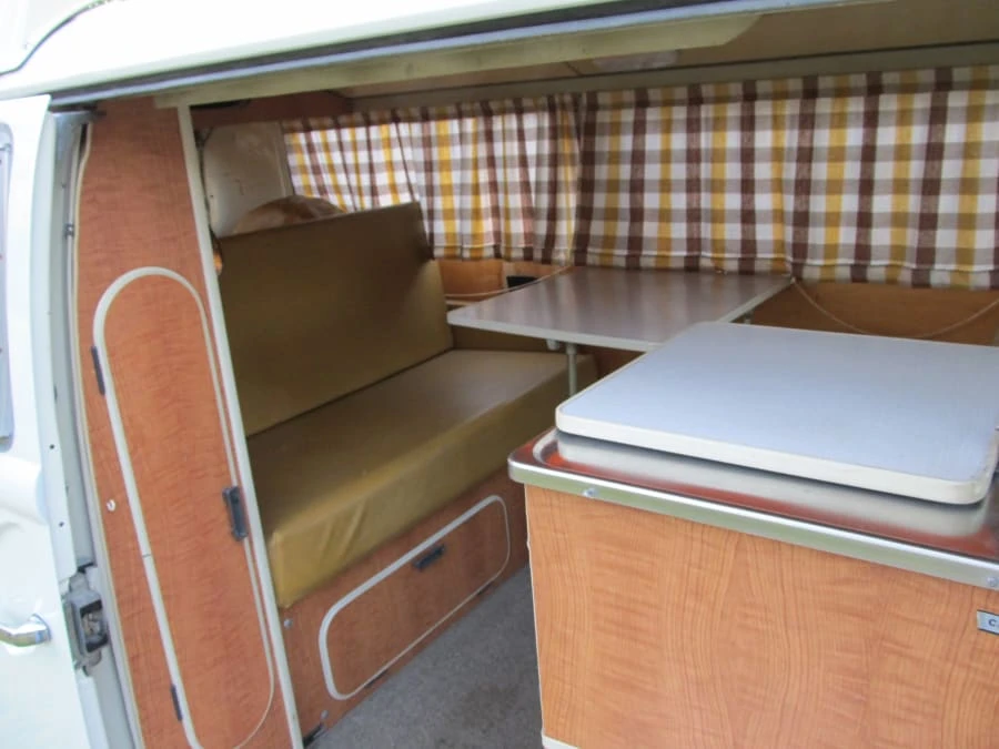 1971 Volkswagen Bay-Window Camper - Image 6 of 8