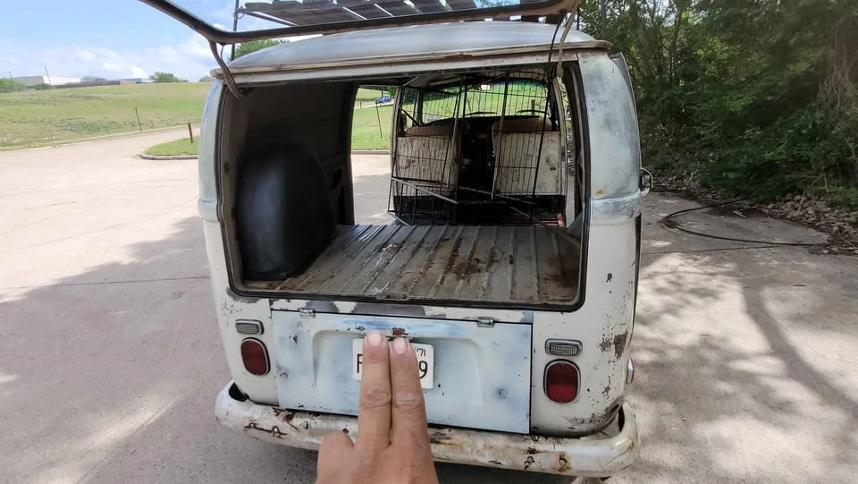 1971 Volkswagen Bay-Window Bus - Image 2 of 20