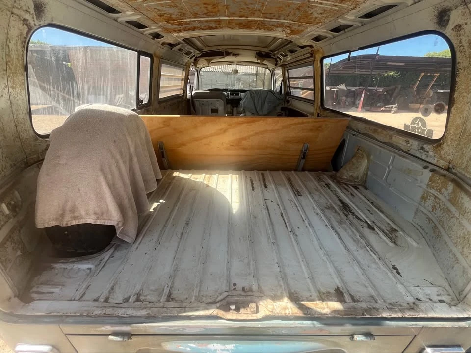 1971 Volkswagen Bay-Window Bus - Image 6 of 8