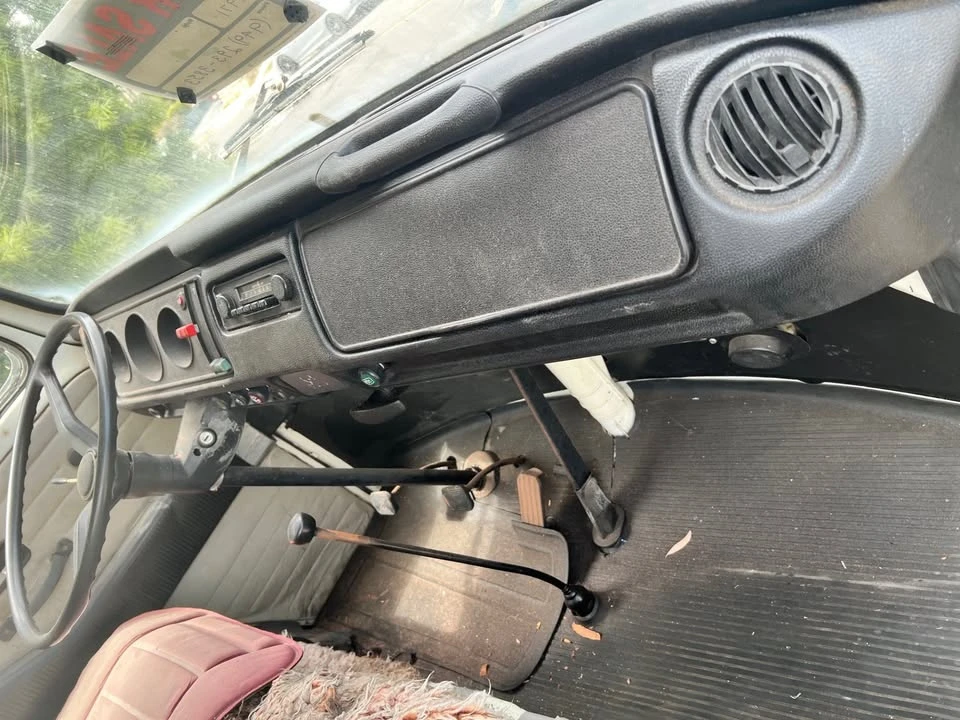 1971 Volkswagen Bay-Window Bus - Image 9 of 15