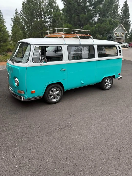1971 Volkswagen Bay-Window Bus - Image 2 of 10