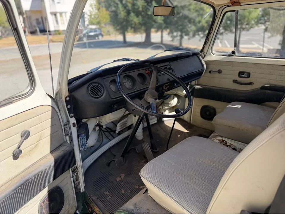1971 Volkswagen Bay-Window Bus - Image 8 of 15